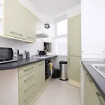 2 Bedroom - 20mins Walk To Cabot Circus, With Free Wi-fi & Off-peak Parking Included Апартаменты Бристоль