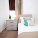 2 Bedroom - 20mins Walk To Cabot Circus, With Free Wi-fi & Off-peak Parking Included * Бристоль