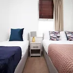 2 Bedroom - 20mins Walk To Cabot Circus, With Free Wi-fi & Off-peak Parking Included *