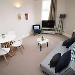Апартаменты 2 Bedroom - 20mins Walk To Cabot Circus, With Free Wi-fi & Off-peak Parking Included *