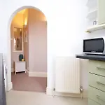 Апартаменты 2 Bedroom - 20mins Walk To Cabot Circus, With Free Wi-fi & Off-peak Parking Included *