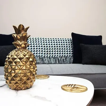 2 Bedroom - 20mins Walk To Cabot Circus, With Free Wi-fi & Off-peak Parking Included