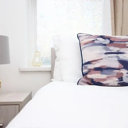 2 Bedroom - 20mins Walk To Cabot Circus, With Free Wi-fi & Off-peak Parking Included Apartman Bristol