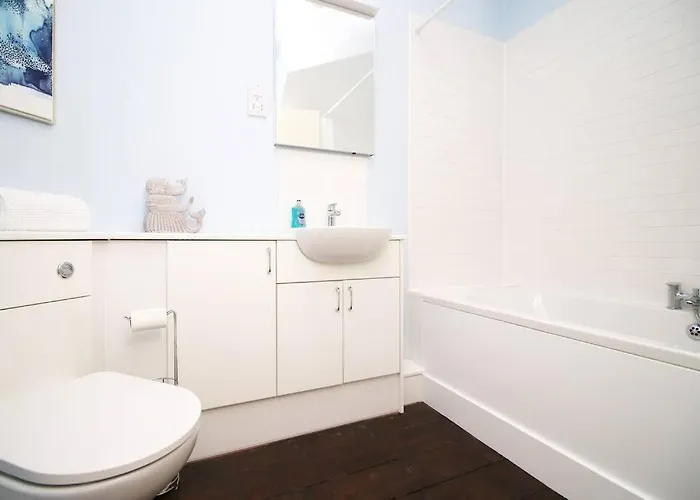 Apartamento 2 Bedroom - 20mins Walk To Cabot Circus, With Free Wi-fi & Off-peak Parking Included