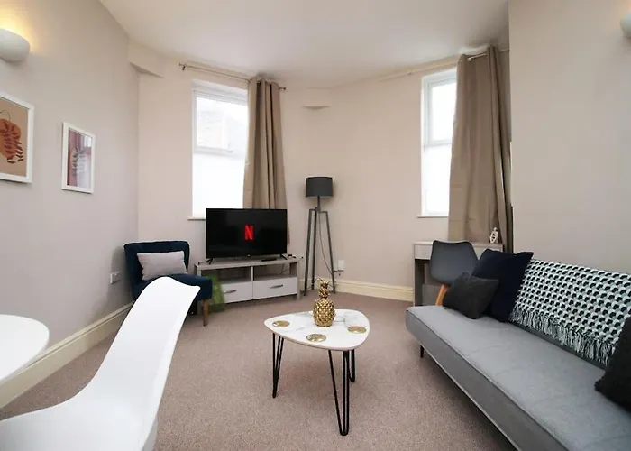 2 Bedroom - 20mins Walk To Cabot Circus, With Free Wi-fi & Off-peak Parking Included Bristol