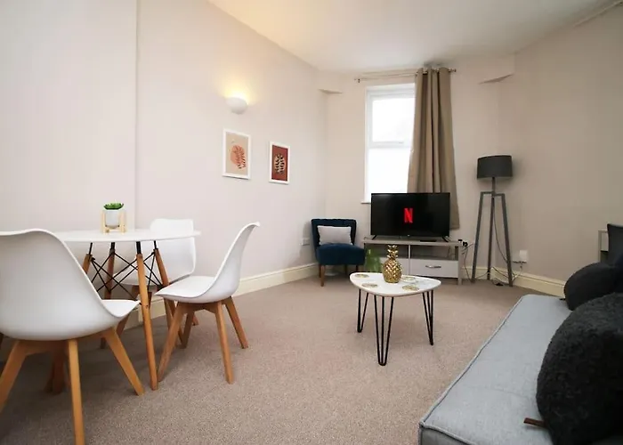 2 Bedroom - 20mins Walk To Cabot Circus, With Free Wi-fi & Off-peak Parking Included Apartman *