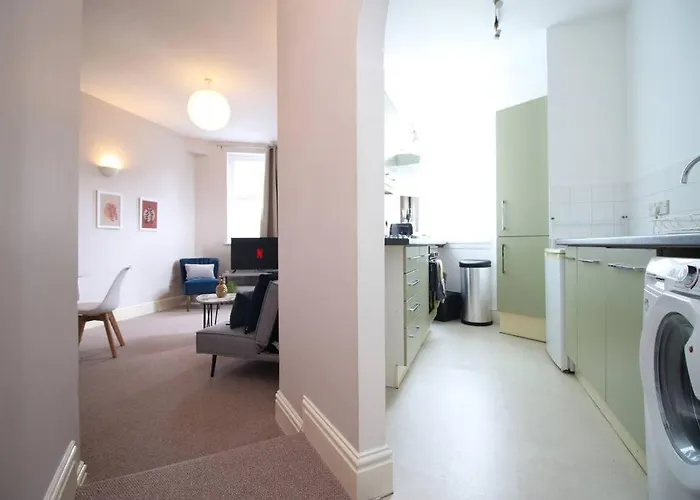 2 Bedroom - 20mins Walk To Cabot Circus, With Free Wi-fi & Off-peak Parking Included Apartman