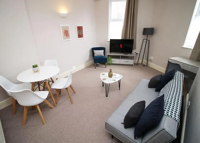 Apartamento 2 Bedroom - 20mins Walk To Cabot Circus, With Free Wi-fi & Off-peak Parking Included *