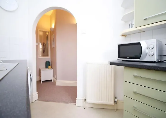 Apartamento 2 Bedroom - 20mins Walk To Cabot Circus, With Free Wi-fi & Off-peak Parking Included *