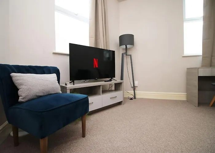 2 Bedroom - 20mins Walk To Cabot Circus, With Free Wi-fi & Off-peak Parking Included * Bristol