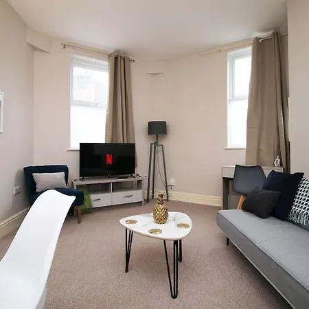 2 Bedroom Apartment, 5 Guests Welcome, Free Off-peak Parking Bristol