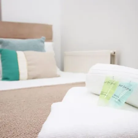 2 Bedroom Apartment, 5 Guests Welcome, Free Off-peak Parking Apartment Bristol