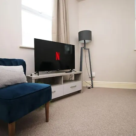 2 Bedroom Apartment, 5 Guests Welcome, Free Off-peak Parking * Bristol
