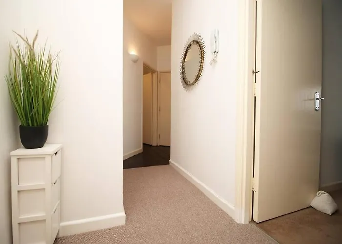 2 Bedroom - 20mins Walk To Cabot Circus, With Free Wi-fi & Off-peak Parking Included Apartament Bristol