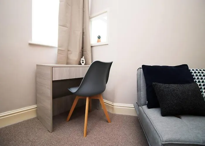 2 Bedroom - 20mins Walk To Cabot Circus, With Free Wi-fi & Off-peak Parking Included Appartamento